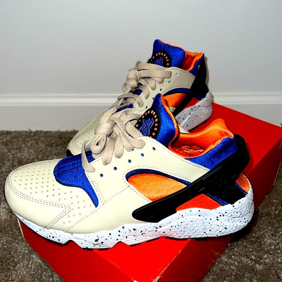 Limited edition Hyper Royal Huaraches